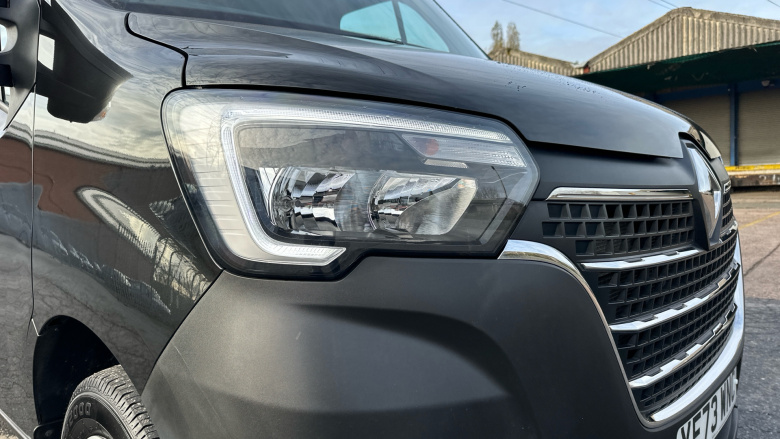 Renault Master Mwb Diesel Fwd MM35 Blue dCi 135 Advance Medium Roof Van